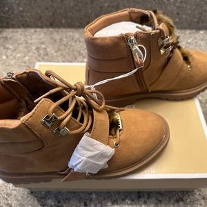 Brand new in box Michael Kors kids boots size 3 tan color. Milwaukie location.